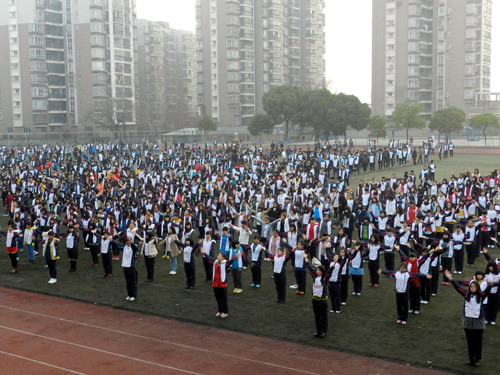 浔东校区管委会领导检查浔东校区早操情况