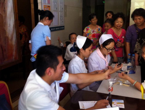 护理学院实习生积极参加社会实践活动