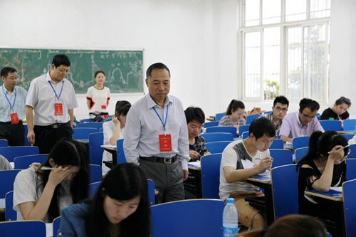 甘筱青校长到学校专升本选拔考试现场检查指导