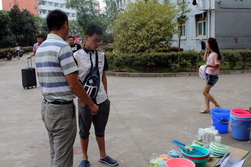 保卫处全力以赴做好迎新期间的安全保卫工作