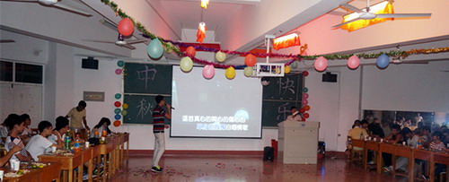 电子工程学院2015级新生举办中秋晚会