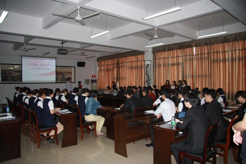 国土资源学院举办深圳航空公司专场招聘会