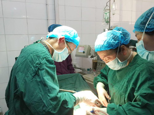 临床医学院\/附属医院妇科成功完成一例子宫颈