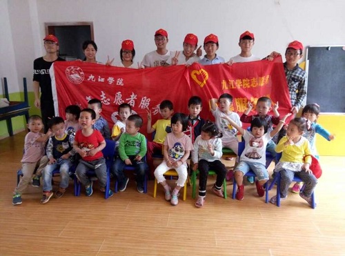 机材学院青年志愿者开展党建+关爱儿童志愿