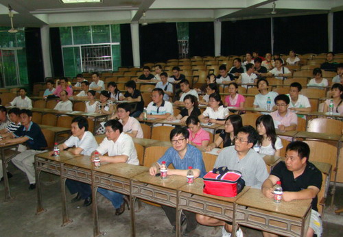 硕士和研究生是一个学位吗 0A4295B7EFF6EC534DF10A219F1DA33A.jpg