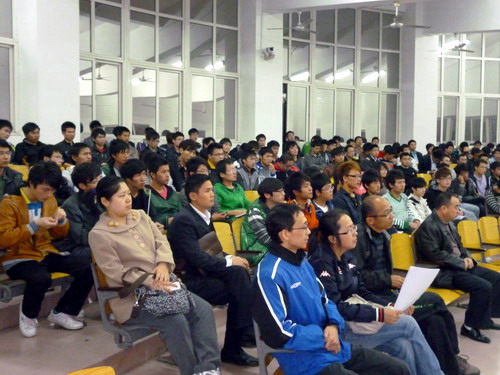 机材学院召开2012届业生积欠清考工作布置会