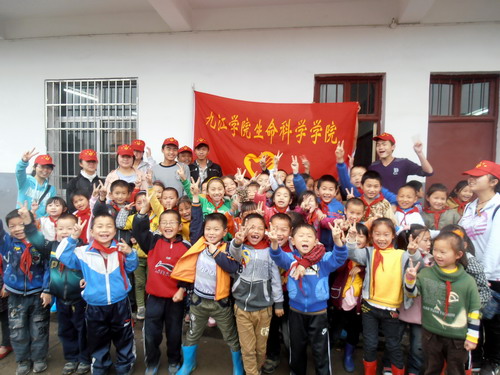 关于助人为乐的卡通画图片大全_关于助人为乐