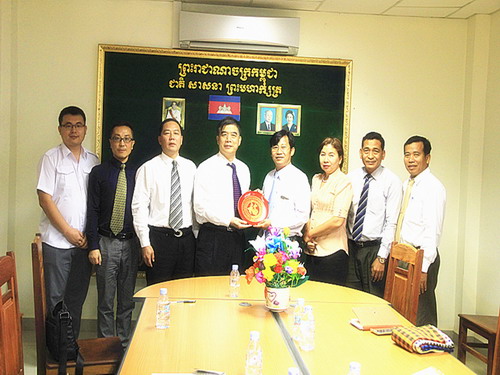 江西省教育厅周金堂巡视员访问柬埔寨暹粒省教育厅
