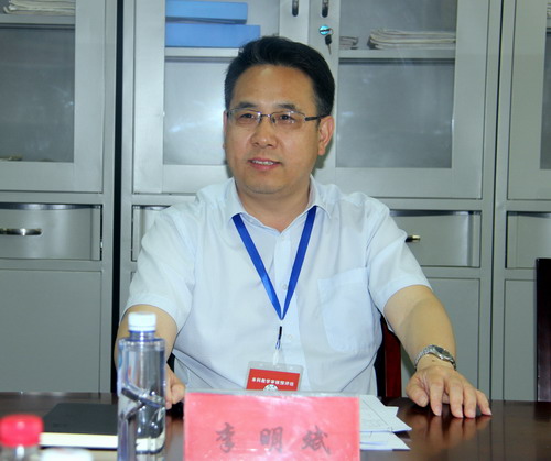 本科教学工作审核评估专家李明斌教授深入开展听课,深度访谈和走访