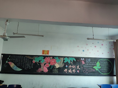 药生学院开展"争创全国文明城市"主题黑板报活动