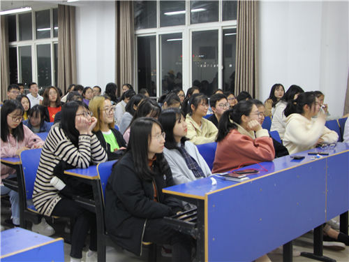 影片《哑孩儿》根据真实故事改编,讲述听力障碍的小女孩丫丫在支教的