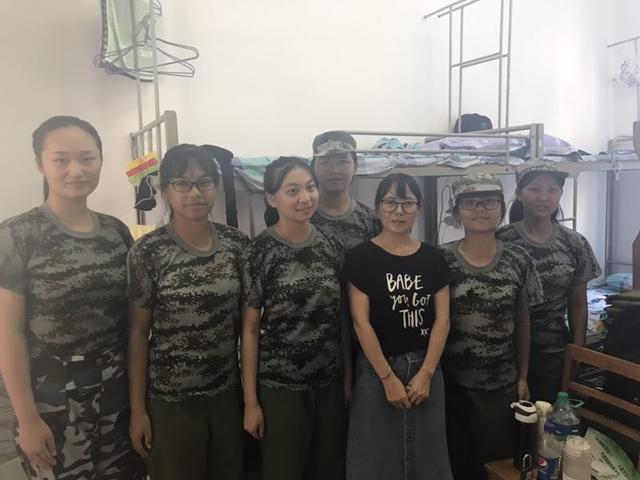 九江学院旅游与地理学院——中秋佳节送月饼,老师暖心送祝福!